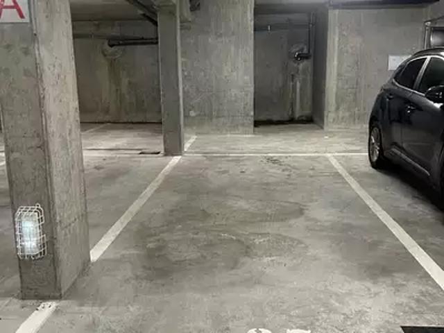 Garage location à Quartier Saint-Marc / Croix de Pierre / Saint-Nicaise, Rouen