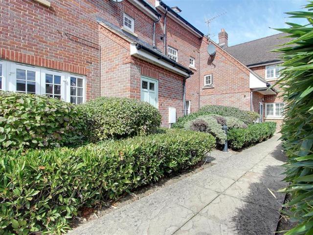 Apartment for rent in Felden, Pouchen End