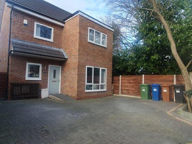 House for rent in Heald Green, Greater Manchester
