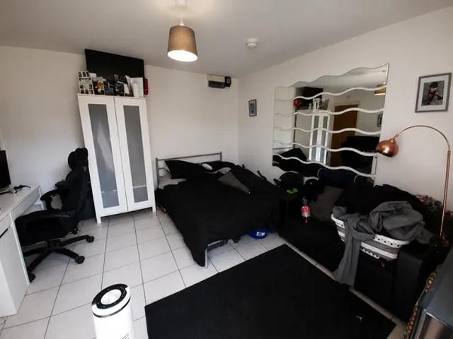 Studio for rent in West Midlands