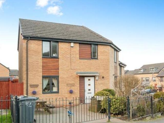 House for sale in Greengates, West Yorkshire