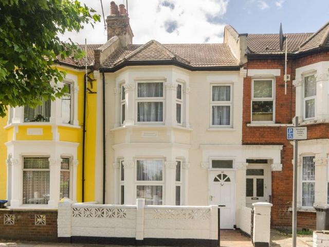 House for rent in Harlesden, Greater London