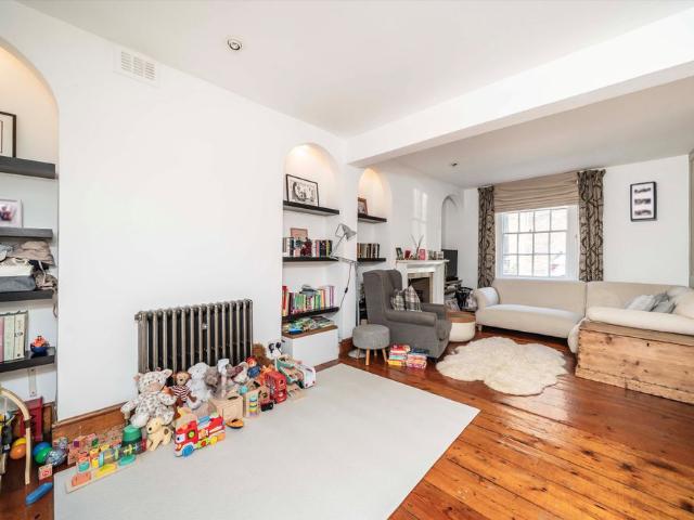House for rent in London Borough of Southwark, Greater London