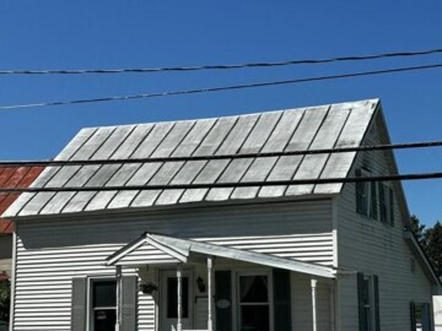 House for sale in Champlain
