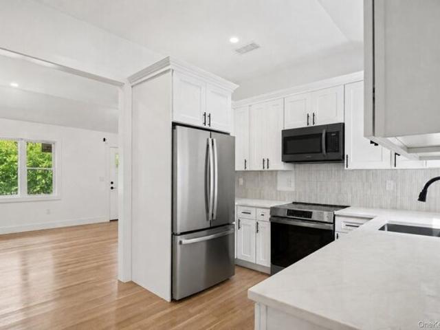 House for sale in Baldwin Place, New York
