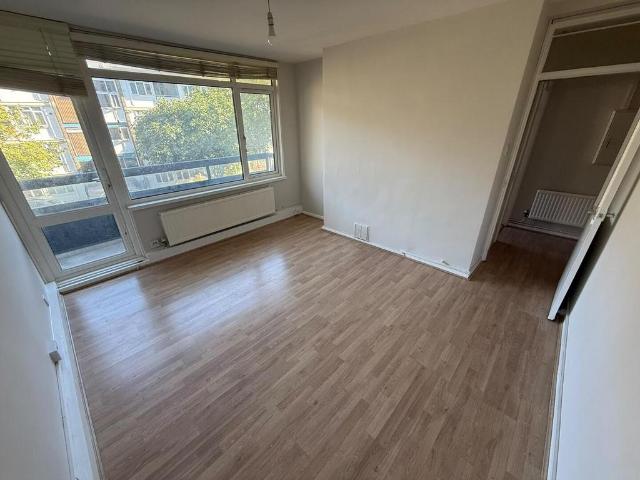 Apartment for rent in Maitland Park, Greater London