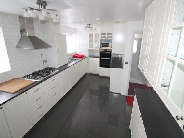 House for rent in Harmondsworth, Greater London