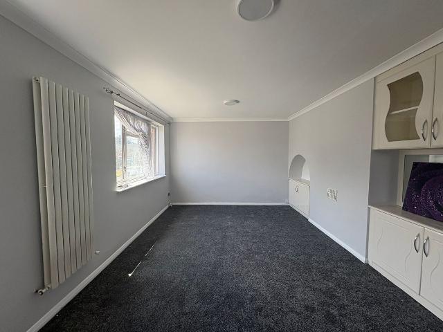 House for rent in Harmondsworth, Greater London