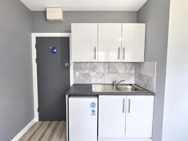 Studio for rent in Harmondsworth, Greater London