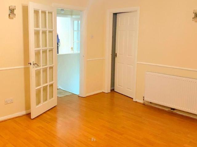 Apartment for rent in Lane, Greater London