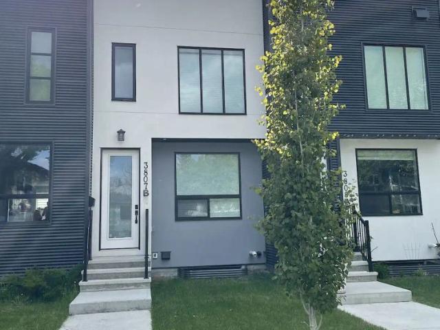 Townhouse for rent in Highland Park, Calgary