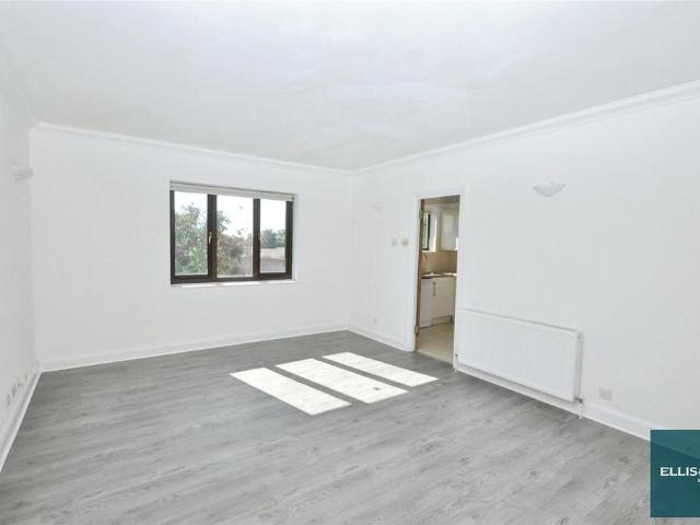Apartment for rent in Mill Hill, Greater London