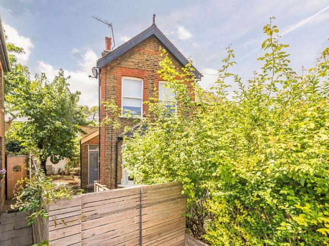 House for rent in Royal Borough of Kingston upon Thames, Greater London