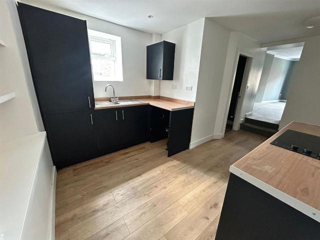 Studio for rent in Swinton, South Yorkshire