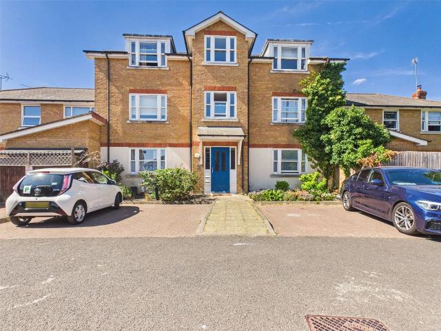 Apartment for rent in Strawberry Hill, Greater London