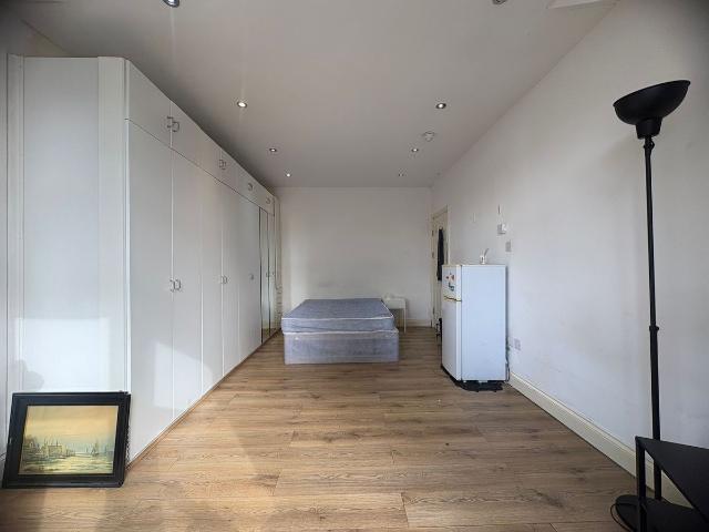 Room for rent in London Borough of Hounslow, Spring Grove