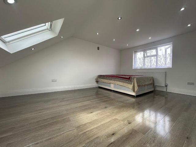 Room for rent in Lane, Greater London