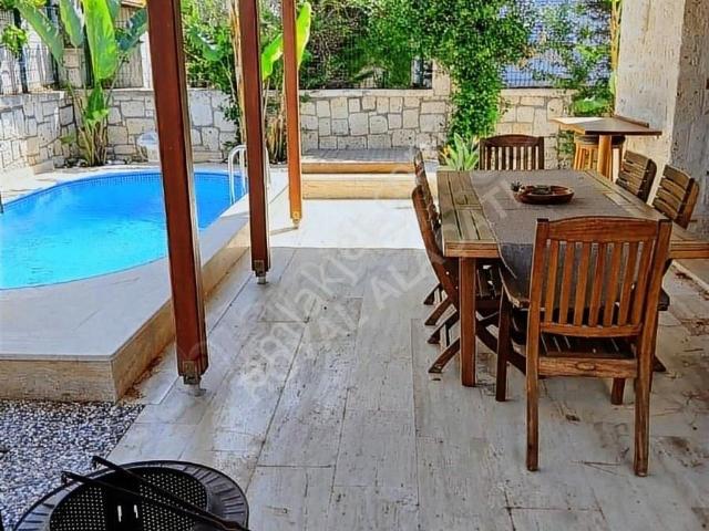 Çeşme, Şifne Mahallesi içerisinde kiralık Villa