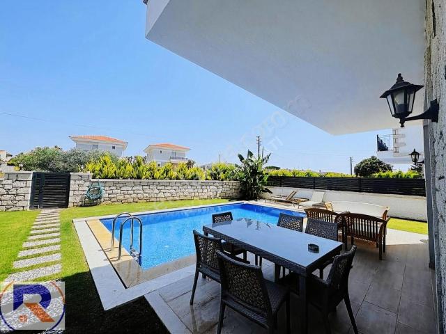Çeşme, Şifne Mahallesi içerisinde kiralık Villa
