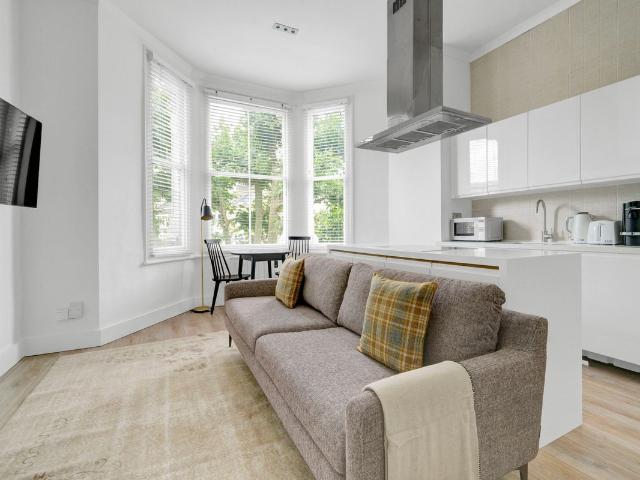 Apartment for rent in North Kensington, Greater London