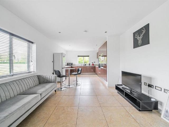 Apartment for rent in Connaught Park, Bushey