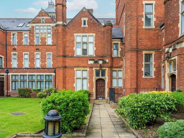 Apartment for rent in Connaught Park, Bushey
