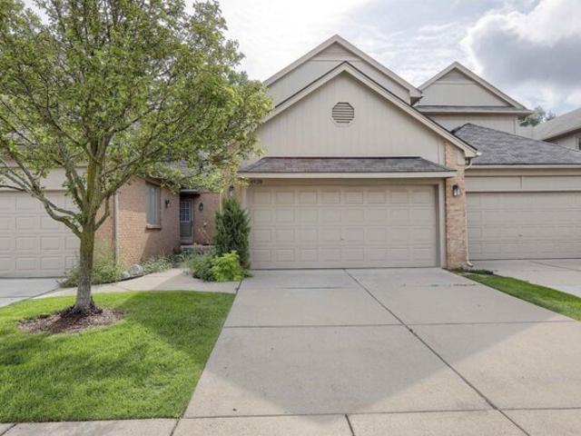 Condo for sale in Utica