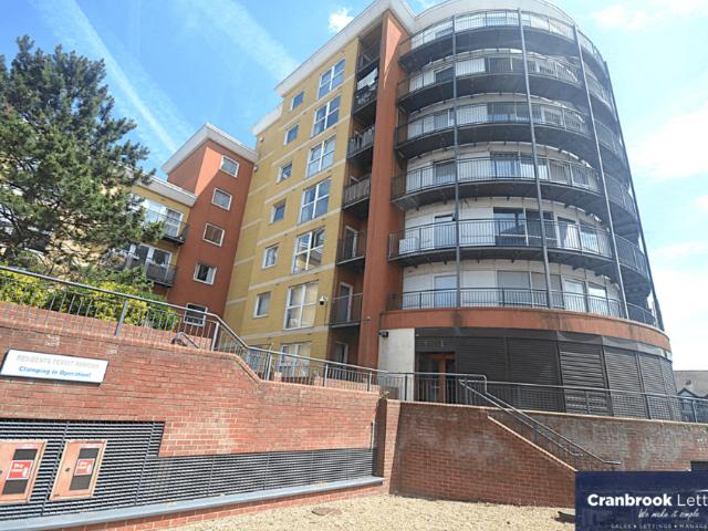 Apartment for rent in Newbury Park, Greater London