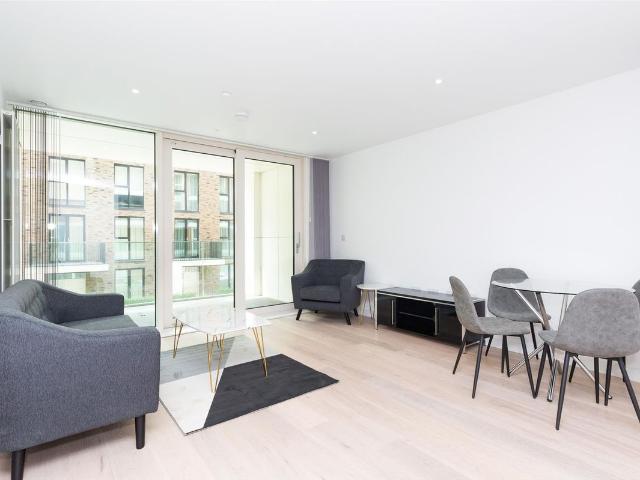 Apartment for rent in Royal Wharf, Greater London