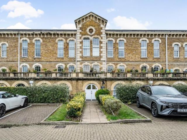 Apartment for rent in Colney Hatch, Greater London