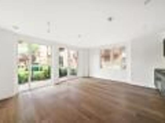 Apartment for rent in London Borough of Ealing, Park Royal