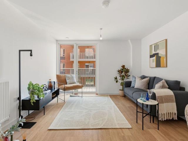 Apartment for rent in London Borough of Ealing, Park Royal