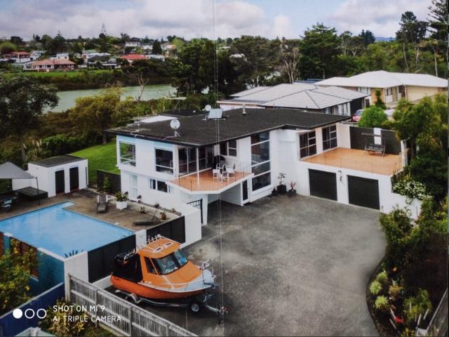 House for rent in Oratia