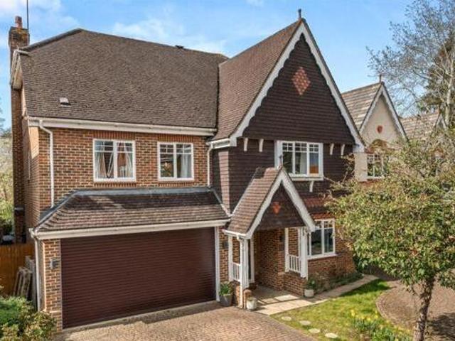 House for sale in Crowthorne, Bracknell Forest