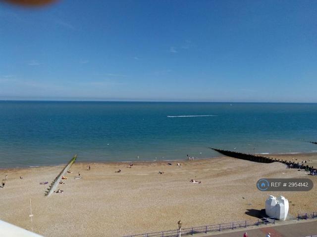 Apartment for rent in Roselands, Eastbourne
