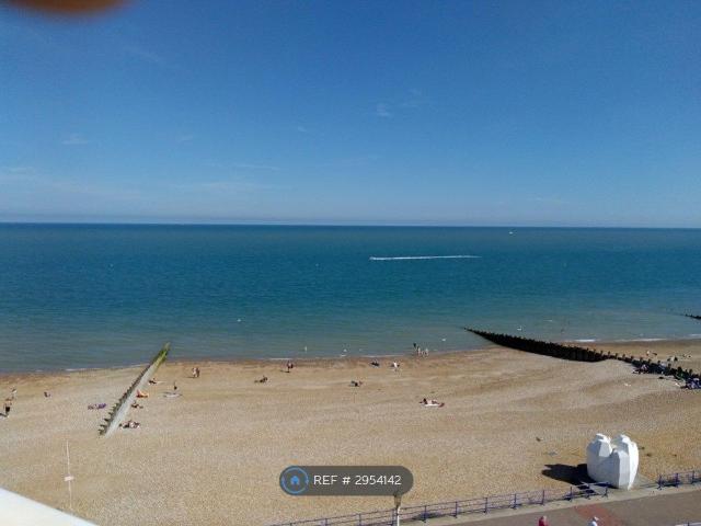 Apartment for rent in Roselands, Eastbourne