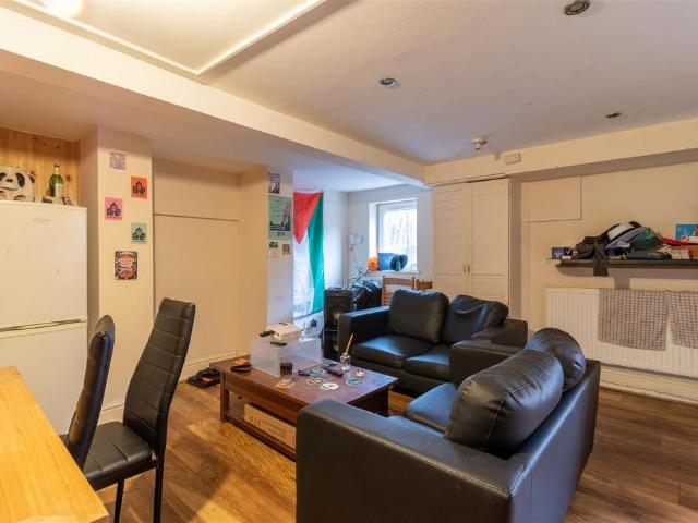 House for rent in Hyde Park, West Yorkshire