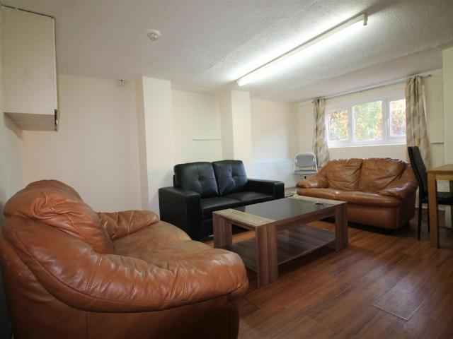 House for rent in Hyde Park, West Yorkshire
