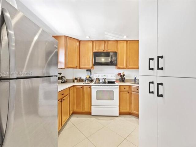 Condo for sale in Oakland Park