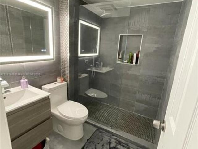 Condo for sale in Oakland Park