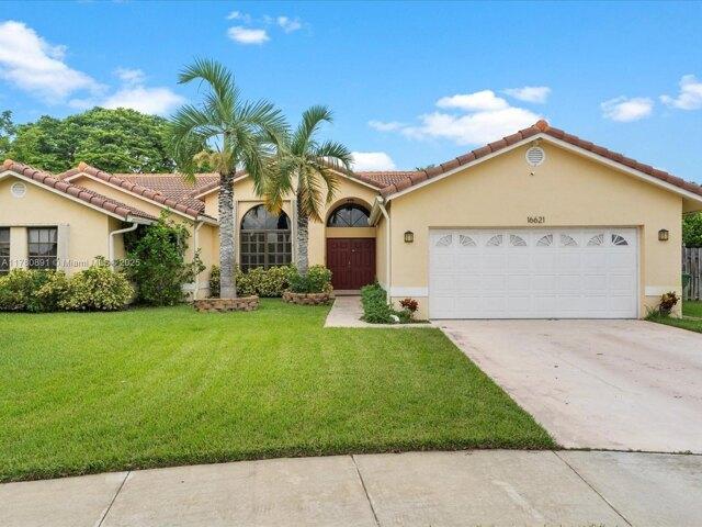 House for sale in Weston