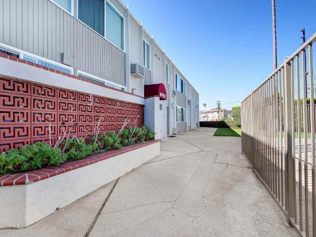 Apartment for rent in Canoga Park, California