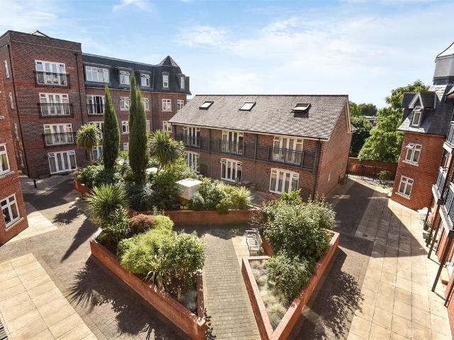 Apartment for rent in Leatherhead, Mole Valley