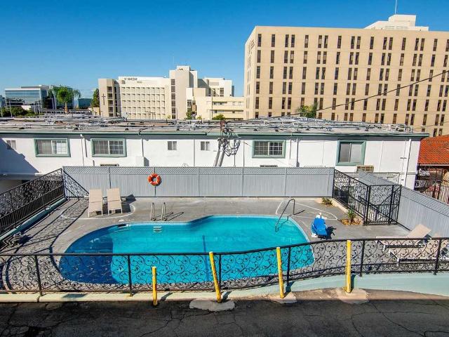 Apartment for rent in Canoga Park, California