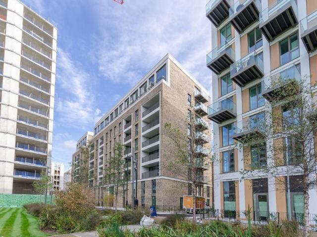 Apartment for rent in Royal Wharf, Greater London