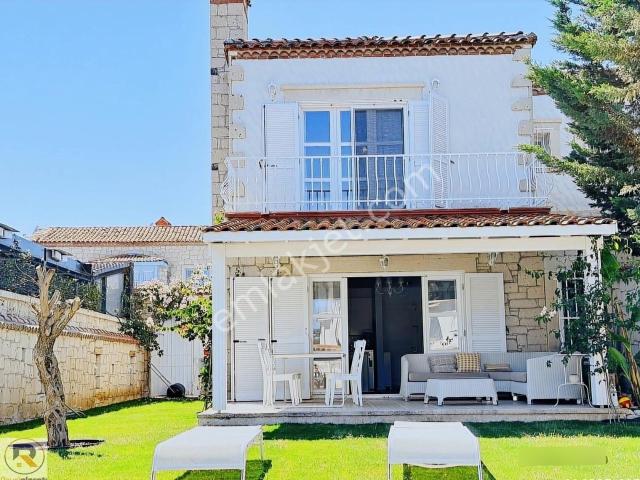 Alaçatı Mahallesi, Çeşme içerisinde satılık Villa
