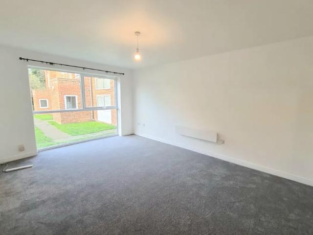 Apartment for rent in Woodhall Farm, Pouchen End