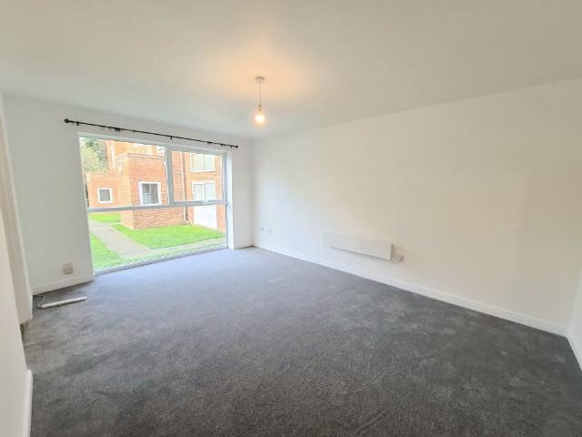 Apartment for rent in Woodhall Farm, Pouchen End