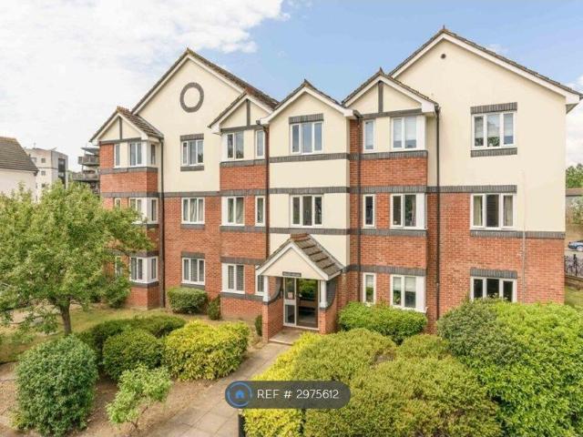 Apartment for rent in Blackhills, Surrey