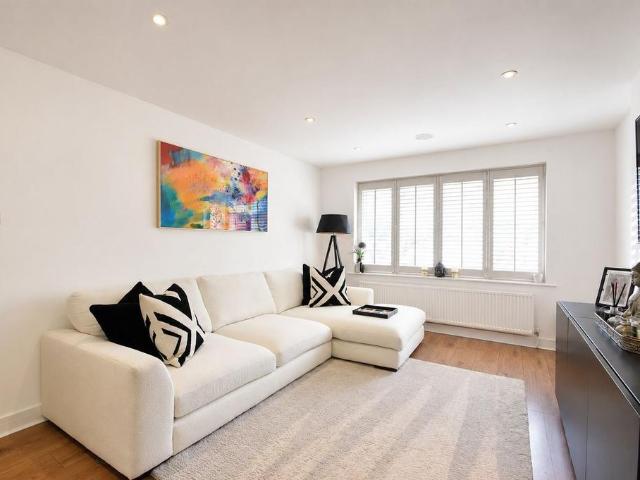 Apartment for rent in Woking, Surrey